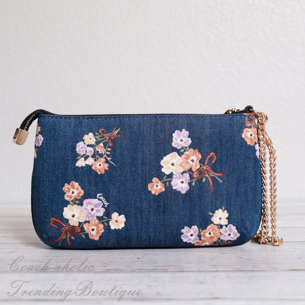 NWT Coach Large Wristlet with Floral Print - Picture 3 of 8